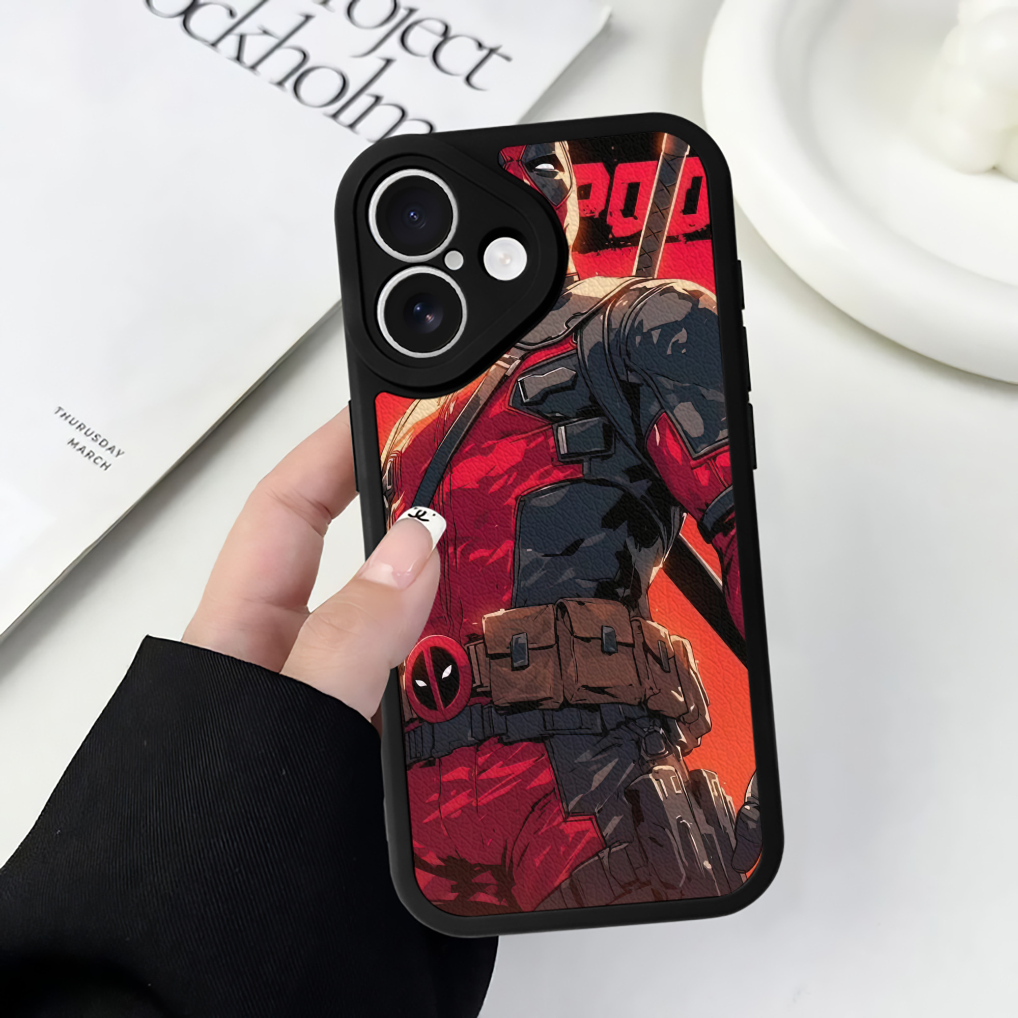 （画像用） Deadpool デッドプール 【iPhone 16シリーズ対応】シリコンスマホケース（レザー調） 材質：シリコン